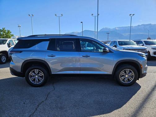 Sterling Gray Metallic 2026 Chevrolet Traverse LT