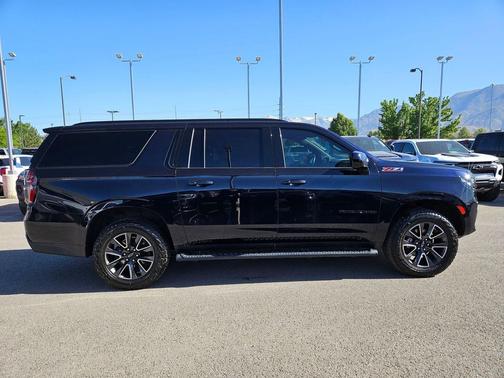 Midnight Blue Metallic 2021 Chevrolet Suburban 4WD Z71