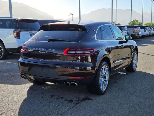 Mahogany Metallic 2018 Porsche Macan Macan