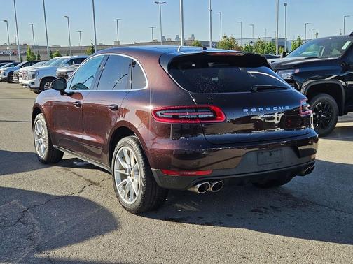 Mahogany Metallic 2018 Porsche Macan Macan