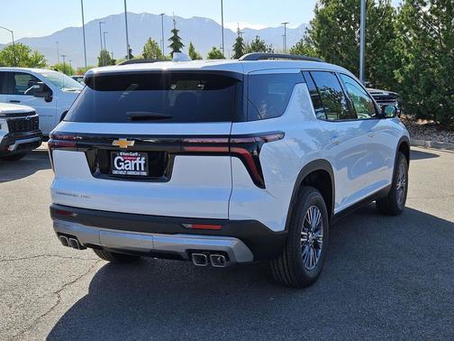 Summit White 2026 Chevrolet Traverse LT