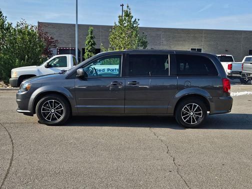 Granite Pearlcoat 2017 Dodge Grand Caravan GT