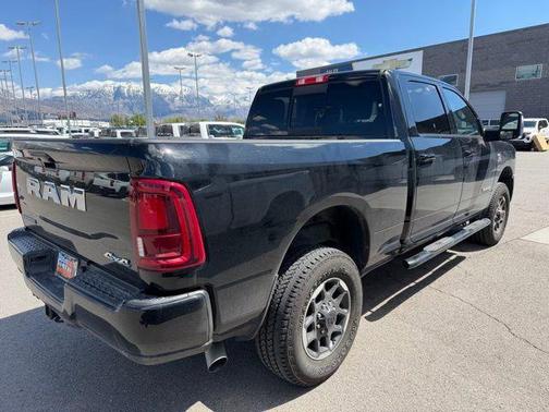 Diamond Black Crystal Pearlcoat 2025 RAM 2500 Laramie Crew Cab 4x4 6'4' Box