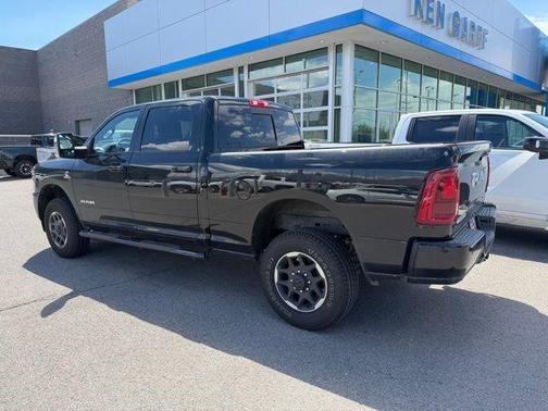 Diamond Black Crystal Pearlcoat 2025 RAM 2500 Laramie Crew Cab 4x4 6'4' Box