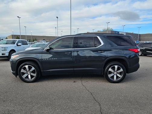 Graphite Metallic 2020 Chevrolet Traverse LT Leather