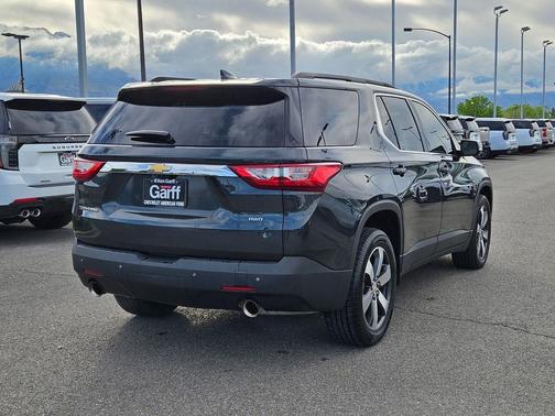 Graphite Metallic 2020 Chevrolet Traverse LT Leather