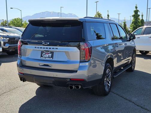 Sterling Gray Metallic 2025 Chevrolet Suburban 4WD Z71