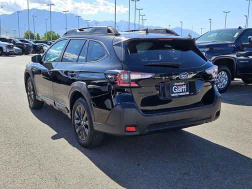 Crystal Black Silica 2025 Subaru Outback Onyx Edition