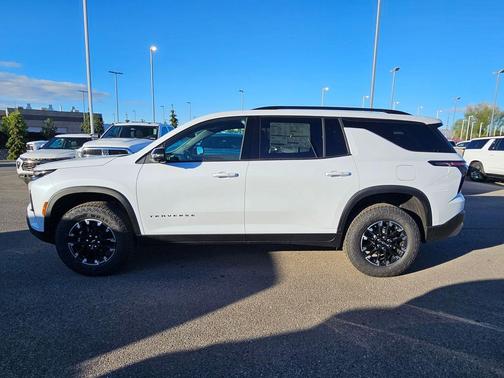 Polar White Tricoat 2026 Chevrolet Traverse AWD Z71
