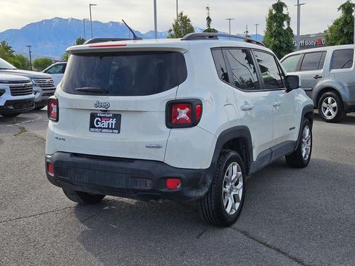 Alpine White 2016 Jeep Renegade Latitude