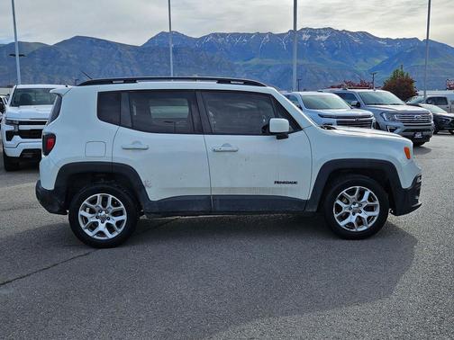 Alpine White 2016 Jeep Renegade Latitude