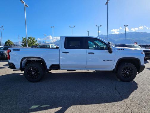 Summit White 2026 Chevrolet Silverado 3500 LT