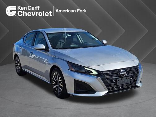 Brilliant Silver Metallic 2023 Nissan Altima 2.5 SV