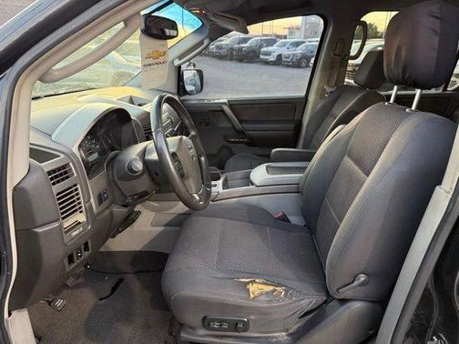 Smoke 2004 Nissan Pathfinder SE