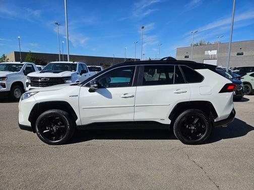 Blizzard Pearl 2019 Toyota RAV4 Hybrid SE