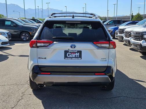 Blizzard Pearl 2019 Toyota RAV4 Hybrid SE