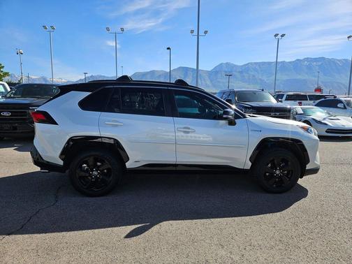 Blizzard Pearl 2019 Toyota RAV4 Hybrid SE