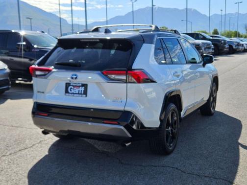 Blizzard Pearl 2019 Toyota RAV4 Hybrid SE