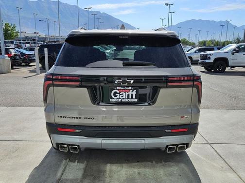 Sandstone Gray 2026 Chevrolet Traverse AWD Z71