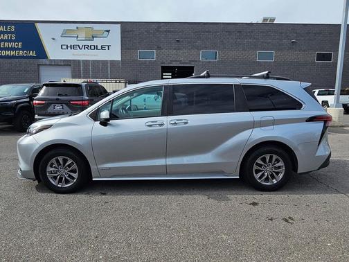 Celestial Silver Metallic 2021 Toyota Sienna LE