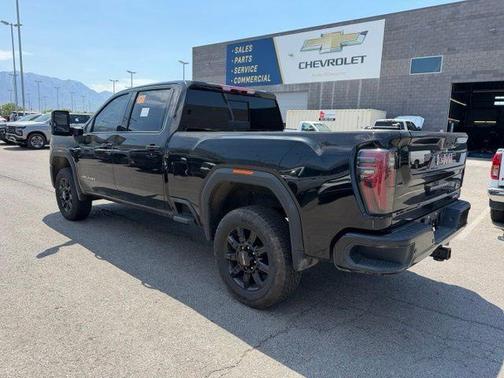 Onyx Black 2025 GMC Sierra 2500 AT4