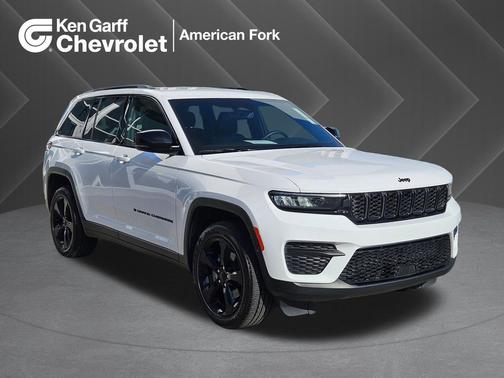 Bright White Clearcoat 2023 Jeep Grand Cherokee Altitude