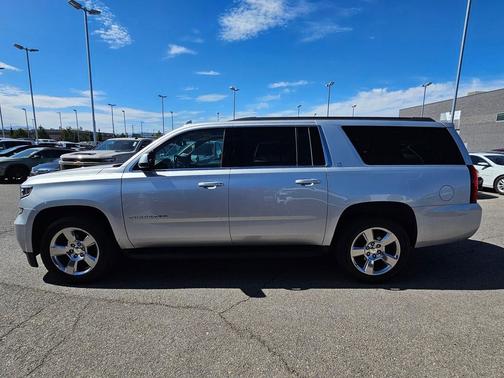 Silver Ice Metallic 2017 Chevrolet Suburban LT