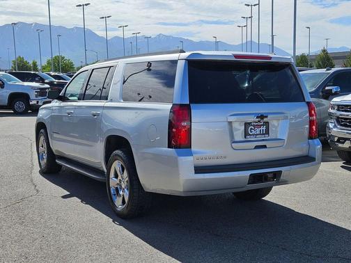 Silver Ice Metallic 2017 Chevrolet Suburban LT