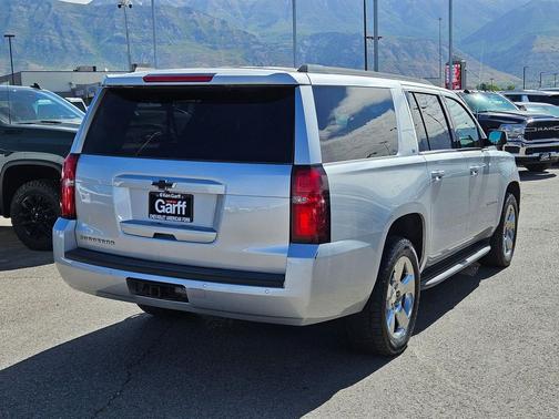 Silver Ice Metallic 2017 Chevrolet Suburban LT