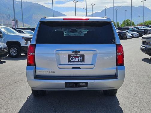Silver Ice Metallic 2017 Chevrolet Suburban LT
