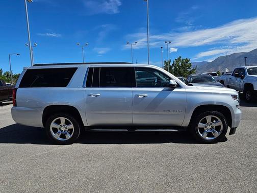 Silver Ice Metallic 2017 Chevrolet Suburban LT