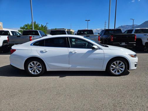 Summit White 2023 Chevrolet Malibu FWD 1LT