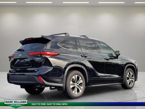 Midnight Black Metallic 2021 Toyota Highlander Hybrid XLE