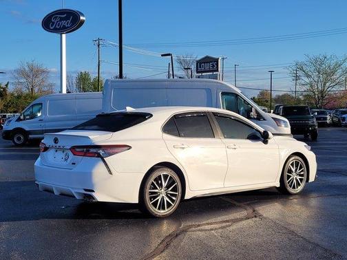 Ice 2023 Toyota Camry SE