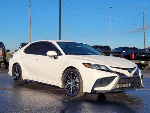 Ice 2023 Toyota Camry SE