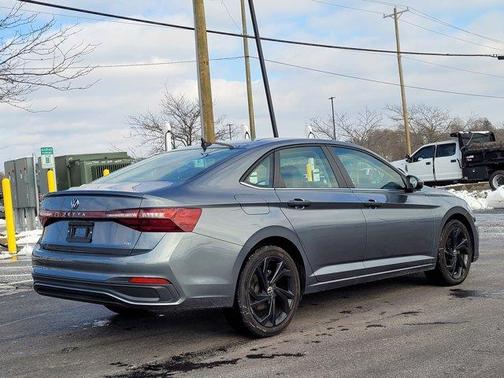 2025 Volkswagen Jetta 1.5T SE