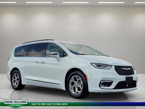 Bright White Clearcoat 2022 Chrysler Pacifica LIMITED