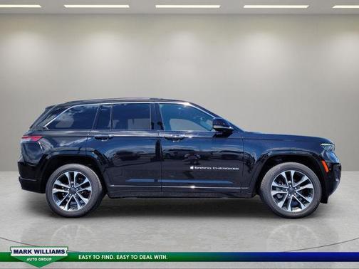 Diamond Black 2022 Jeep Grand Cherokee Overland