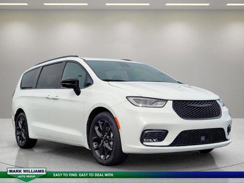 Bright White Clearcoat 2024 Chrysler Pacifica Limited