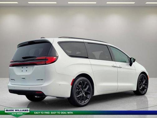 Bright White Clearcoat 2024 Chrysler Pacifica Limited