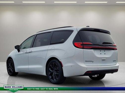Bright White Clearcoat 2024 Chrysler Pacifica Limited