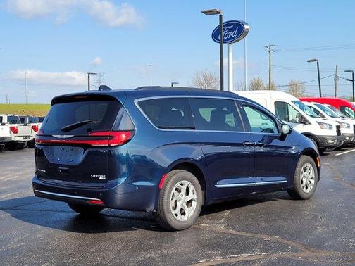 Fathom Blue Pearlcoat 2023 Chrysler Pacifica Limited