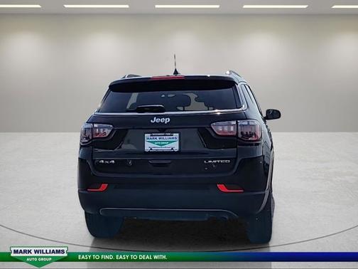 Diamond Black Crystal Pearlcoat 2022 Jeep Compass LIMITED