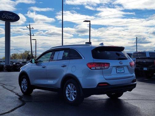 2017 Kia Sorento LX