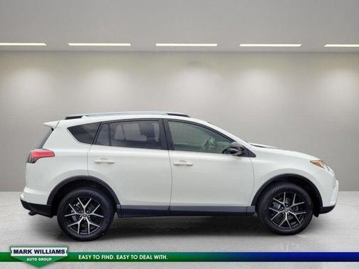 2017 Toyota RAV4 SE