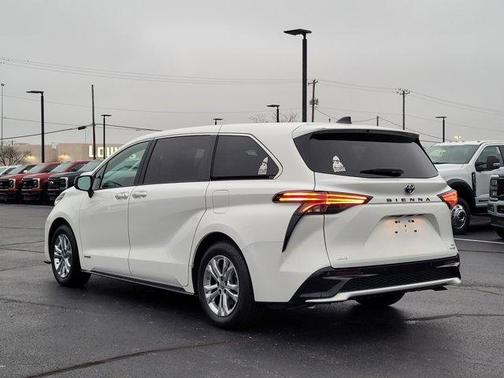 2021 Toyota Sienna XSE 7 Passenger