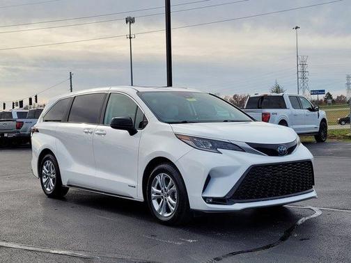 2021 Toyota Sienna XSE 7 Passenger