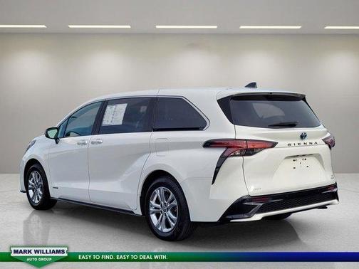 2021 Toyota Sienna XSE 7 Passenger