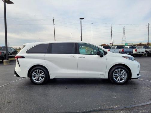 2021 Toyota Sienna XSE 7 Passenger