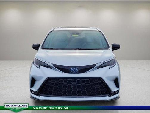 2021 Toyota Sienna XSE 7 Passenger